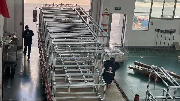 8080鋁型材如何成就汽車行業(yè)堅固的自動化設(shè)備機架